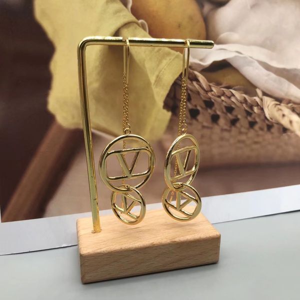 factory retail wholesale charm fashion gold hoop earrings design luxury brand jewelry designer letter v women 18k gold simple double ring pe, Golden
factory retail wholesale charm fashion gold hoop earrings design luxury brand jewelry designer letter v women 18k gold simple double ring pe, Golden