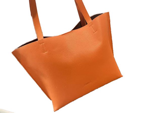 new ladies' fashion versatile cosmetic bag casual portable cross-body shoulder bag
new ladies' fashion versatile cosmetic bag casual portable cross-body shoulder bag