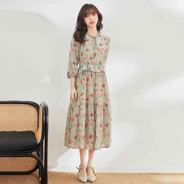 silk v-neck fungus edge holiday style printed mulberry medium length skirt women's dress, Black;gray
silk v-neck fungus edge holiday style printed mulberry medium length skirt women's dress, Black;gray