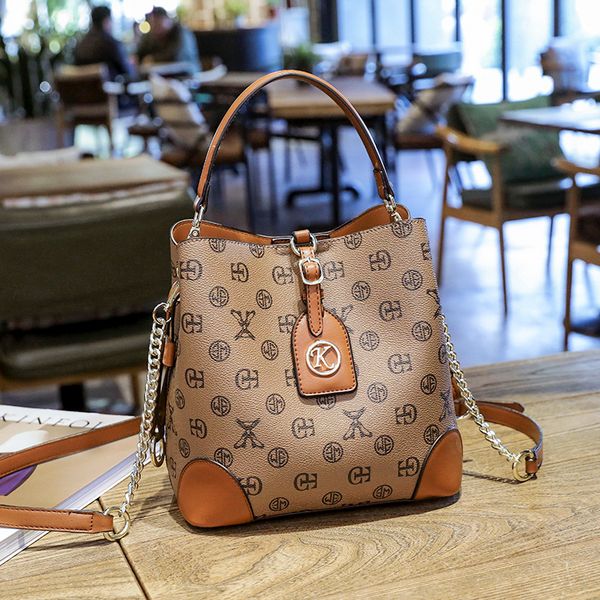 large vintage female office hand shoulder bags for women popular handbags women famous brands leather designer purse ladies tote
large vintage female office hand shoulder bags for women popular handbags women famous brands leather designer purse ladies tote