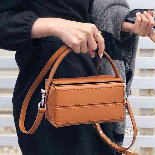 luxury bag women's fashion first layer cowhide leather women's bag suction buckle single shoulder messenger pillow bag 220507
luxury bag women's fashion first layer cowhide leather women's bag suction buckle single shoulder messenger pillow bag 220507