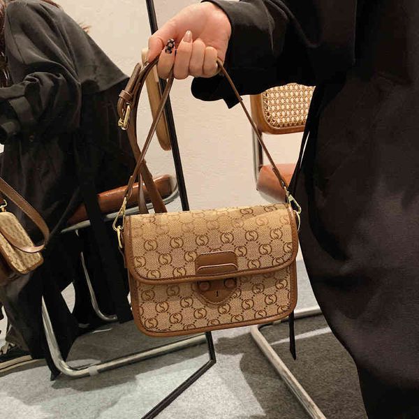 2022 factory wholesale new canvas fashion single shoulder female geometric letter autumn winter armpit small square bag
2022 factory wholesale new canvas fashion single shoulder female geometric letter autumn winter armpit small square bag