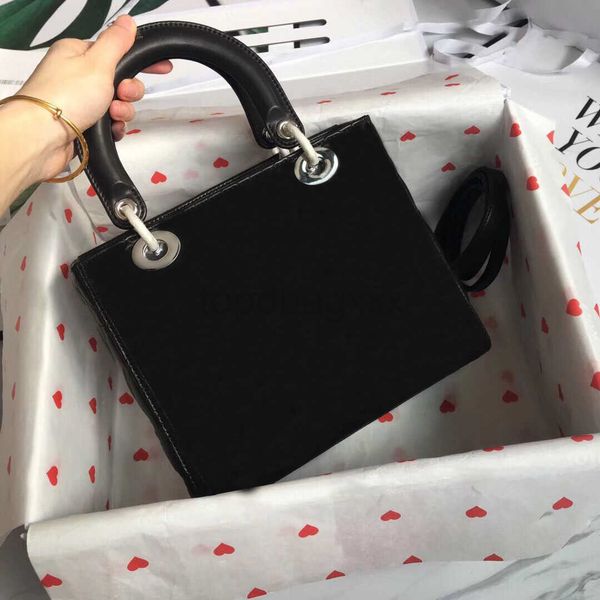 classic flower women luxurys designers bags 2021 ladies shoulder bag genuine leather and houndstooth fabric crossbodybag saddle handbag prem
classic flower women luxurys designers bags 2021 ladies shoulder bag genuine leather and houndstooth fabric crossbodybag saddle handbag prem