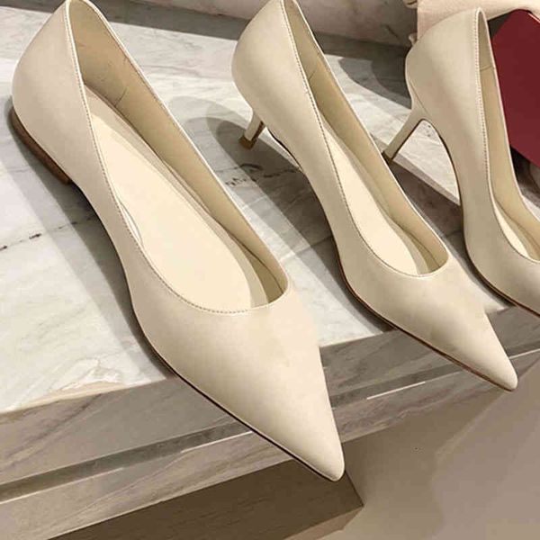 sandals in the autumn of , pointed thin heel high-heeled shoes are elegant, celebrity style, white shallow mouth, casual and fashionable, Black
sandals in the autumn of , pointed thin heel high-heeled shoes are elegant, celebrity style, white shallow mouth, casual and fashionable, Black