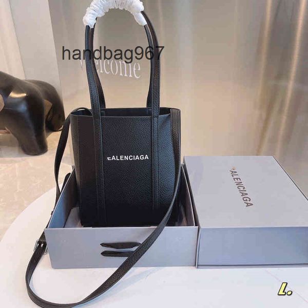 designers balencaigass's women's bag 2022 paris style leather mobile camera mini tote sho pita
designers balencaigass's women's bag 2022 paris style leather mobile camera mini tote sho pita