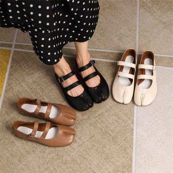 dress shoes women split toe leather high heels flat ninja tabi mary jane soft genuine woman retro pump real shallow 220715, Black
dress shoes women split toe leather high heels flat ninja tabi mary jane soft genuine woman retro pump real shallow 220715, Black