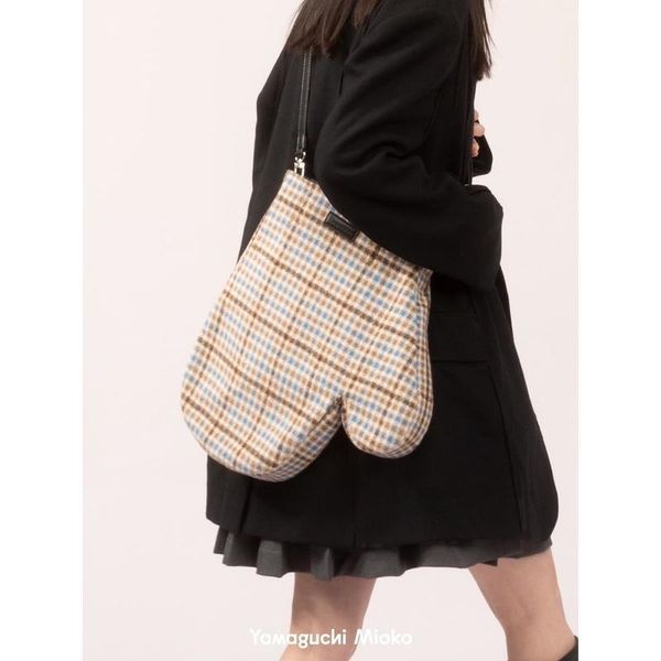 hbp women bag 2022 new spring "give me face" fashion plaid hasp soft high capacity shoulder handbag street style 220722
hbp women bag 2022 new spring "give me face" fashion plaid hasp soft high capacity shoulder handbag street style 220722