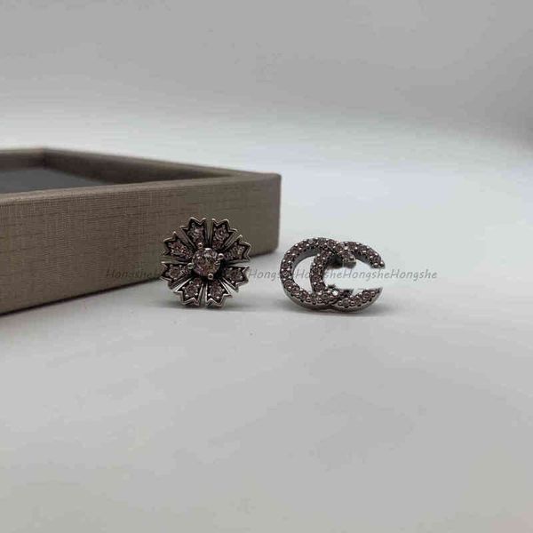 classic small chrysanthemum earrings with brilliant diamonds 2 color simple and earrings, Silver
classic small chrysanthemum earrings with brilliant diamonds 2 color simple and earrings, Silver