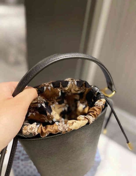designer luxury women bags torys handbag tb fashion bucket bag inclined shoulder versatile multicolour purses burchs totes large capacity sa
designer luxury women bags torys handbag tb fashion bucket bag inclined shoulder versatile multicolour purses burchs totes large capacity sa