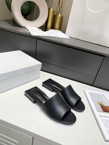 women sandals with round heads and flat square heels, genuine leather, beautiful appearance, comfortable foot feeling, heel height: 2.5cm, Black
women sandals with round heads and flat square heels, genuine leather, beautiful appearance, comfortable foot feeling, heel height: 2.5cm, Black