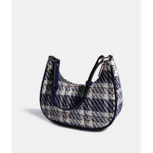 female xiaozhongchao 2022 new checkered embroidery thread women's fashion temperament messenger leather shoulder bag
female xiaozhongchao 2022 new checkered embroidery thread women's fashion temperament messenger leather shoulder bag