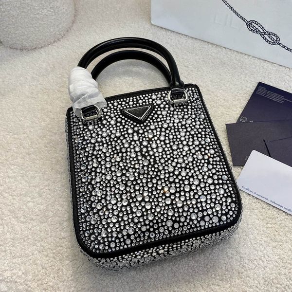 ladies designer bags 2022 fashion giant flash piano score bag lightweight shoulder bag simple versatile diamond tote backpack size 15*13cm
ladies designer bags 2022 fashion giant flash piano score bag lightweight shoulder bag simple versatile diamond tote backpack size 15*13cm