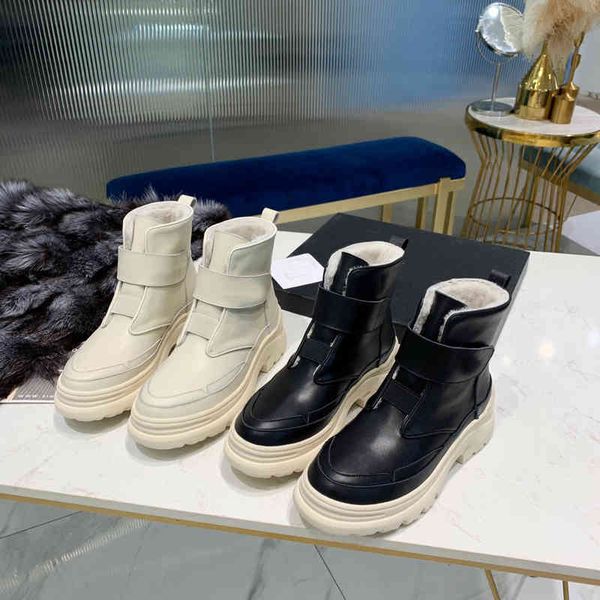 boots guangzhou high end autumn and winter british martin boots women's australian snow cotton korean gang thick soled short, Black
boots guangzhou high end autumn and winter british martin boots women's australian snow cotton korean gang thick soled short, Black