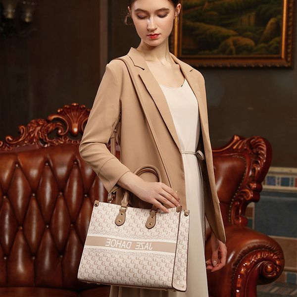 new designer bags women 2022 fashion high sense women's handbag one shoulder versatile tote
new designer bags women 2022 fashion high sense women's handbag one shoulder versatile tote