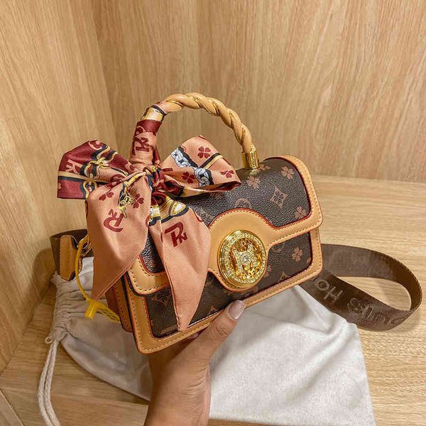handbag senior light portable small square trendy old flower single shoulder atmospheric diagonal bag
handbag senior light portable small square trendy old flower single shoulder atmospheric diagonal bag