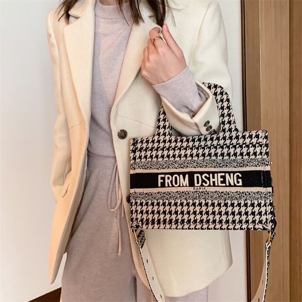 purse check canvas new women's small bag messenger single shoulder portable tote bag
purse check canvas new women's small bag messenger single shoulder portable tote bag