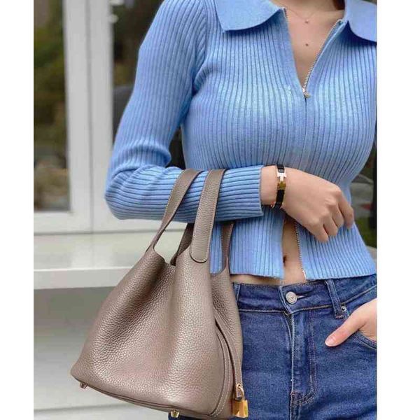 nxy evening bag fijn geselecteerde echt lederen handtas bolsaszakken casual tassen leer lock zakken vrouwen koe emmer 0610
nxy evening bag fijn geselecteerde echt lederen handtas bolsaszakken casual tassen leer lock zakken vrouwen koe emmer 0610