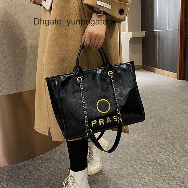 fashion luxury women's handbags evening bags ch designer metal letter badge tote bag small mini body leather beach handbag large female
fashion luxury women's handbags evening bags ch designer metal letter badge tote bag small mini body leather beach handbag large female