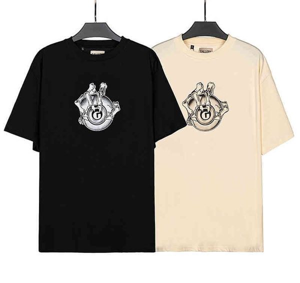designer fashion gallerydepts t shirt skull neck 2022 high version hand print street couple short sleeve shirts, White;black
designer fashion gallerydepts t shirt skull neck 2022 high version hand print street couple short sleeve shirts, White;black