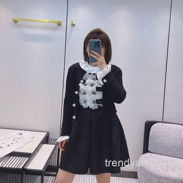 women's jackets court style fine flash woven coat temperament lace sleeve hollow out breasted short spring and autumn high end, Black;brown
women's jackets court style fine flash woven coat temperament lace sleeve hollow out breasted short spring and autumn high end, Black;brown