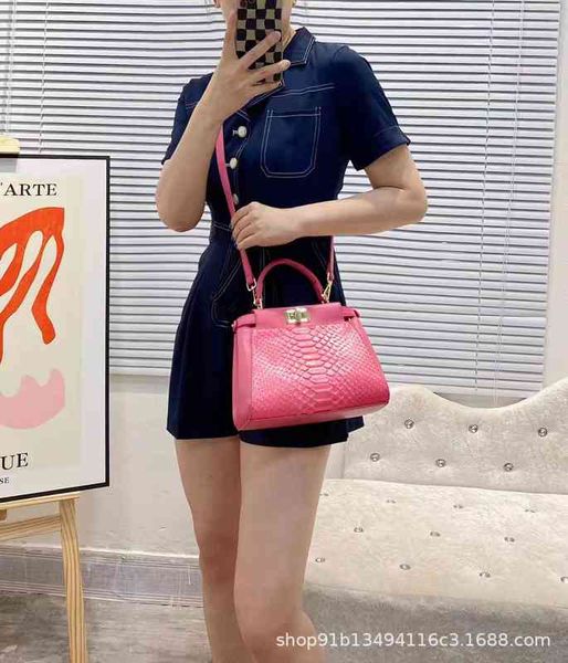 fashion women's new high-quality versatile bag luxury designer bag women 2022 fashion trend hand-held msenger cut pattern with leather
fashion women's new high-quality versatile bag luxury designer bag women 2022 fashion trend hand-held msenger cut pattern with leather