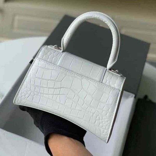 designer luxury bbalencaigass handbags family cowhide b women's bag 2022 one shoulder diagonal hand crocodile hourglass fashion small s
designer luxury bbalencaigass handbags family cowhide b women's bag 2022 one shoulder diagonal hand crocodile hourglass fashion small s