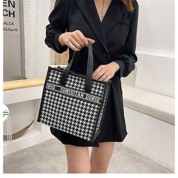 canvas simple black-and-white portable large capacity mommy fashion storage 90% off shop clearance
canvas simple black-and-white portable large capacity mommy fashion storage 90% off shop clearance