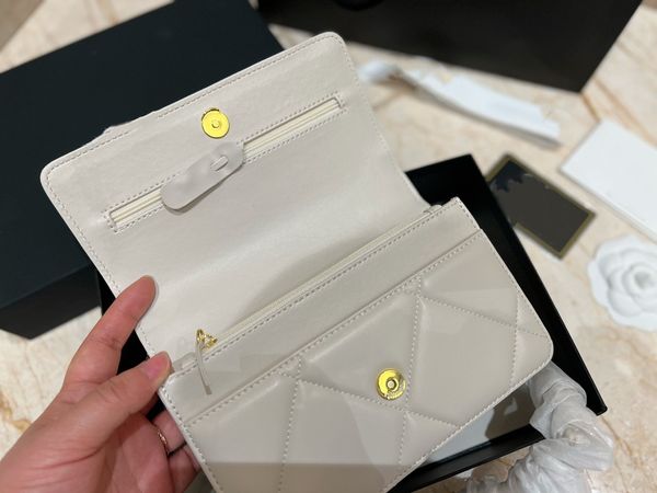 new fashion shaped single shoulder underarm bag chain wide shoulders strap design messenger bag a quality handbag women's designer
new fashion shaped single shoulder underarm bag chain wide shoulders strap design messenger bag a quality handbag women's designer