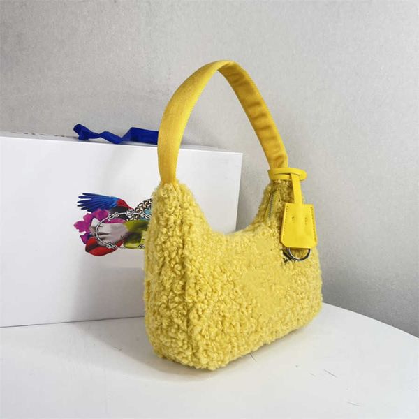 2022 new single shoulder bags women's temperament fashion texture underarm bag designer plush handbag
2022 new single shoulder bags women's temperament fashion texture underarm bag designer plush handbag
