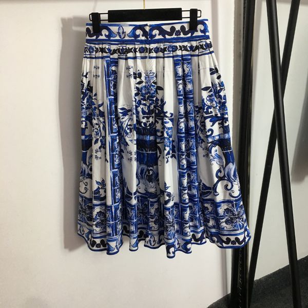 blue and white porcelain print high waist pleated skirt, Black
blue and white porcelain print high waist pleated skirt, Black