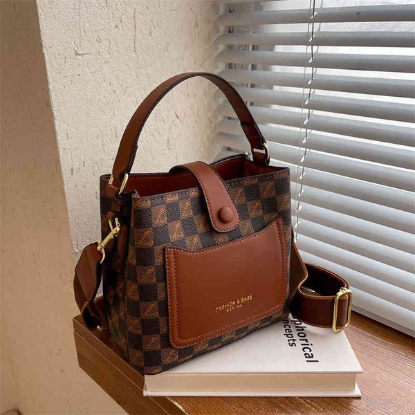 female spring and summer fashion wide shoulder foreign style single shoulder bucket bag
female spring and summer fashion wide shoulder foreign style single shoulder bucket bag