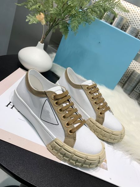 luxury brand designer womens mens casual shoe sneaker lighted leather trainer nylon printed platform sneakers 0809, Black
luxury brand designer womens mens casual shoe sneaker lighted leather trainer nylon printed platform sneakers 0809, Black