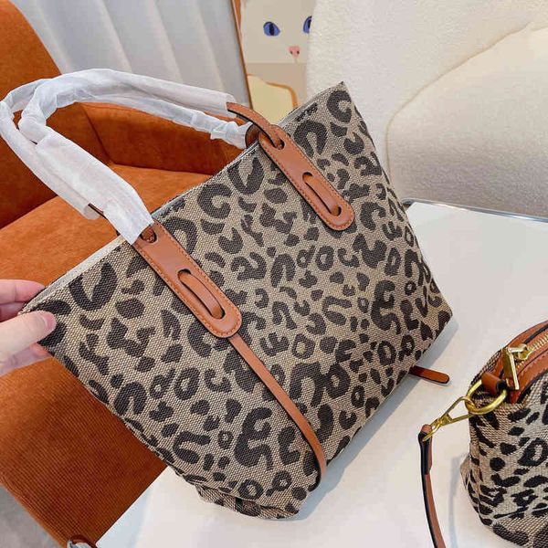leopard embroidery tote women fashion handbag shoulder designer crossbody inner with small purses shopping bags 220304
leopard embroidery tote women fashion handbag shoulder designer crossbody inner with small purses shopping bags 220304
