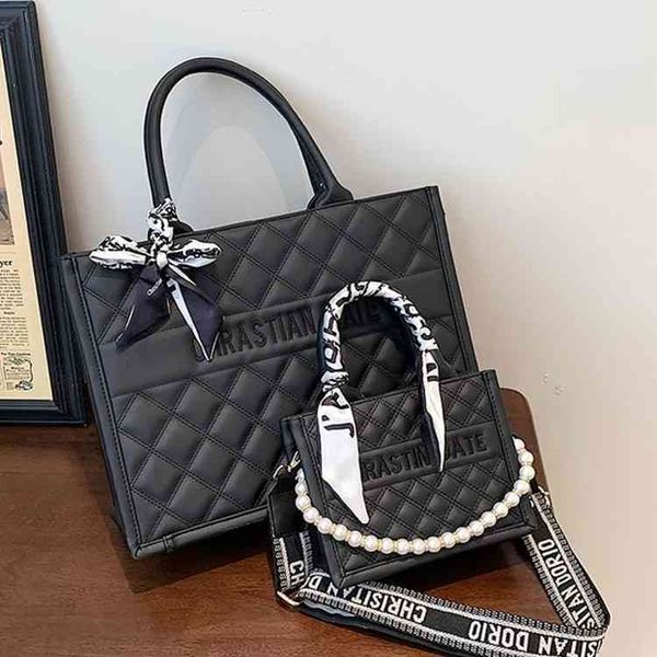 large capacity women's 2022 new fashion lingge messenger bag summer simple single shoulder portable tote bag
large capacity women's 2022 new fashion lingge messenger bag summer simple single shoulder portable tote bag