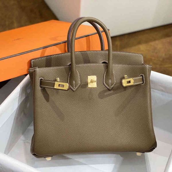 europe and the united tate 2022 new bag platinum litchi pattern hand wedding large capacity leather cattle
europe and the united tate 2022 new bag platinum litchi pattern hand wedding large capacity leather cattle