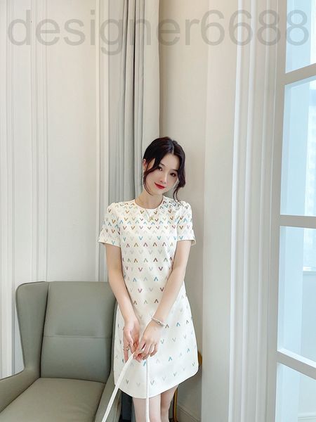 casual dresses designer light luxury counter huajia spring heavy industry high temperature color drill v-shaped round neck straight a-shaped, Black;gray
casual dresses designer light luxury counter huajia spring heavy industry high temperature color drill v-shaped round neck straight a-shaped, Black;gray
