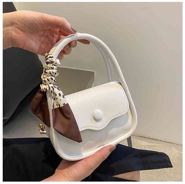 fashionable solid color portable women's 2022 new leisure shoulder bag simple style silk msenger small 2022 brand luxury fashion design
fashionable solid color portable women's 2022 new leisure shoulder bag simple style silk msenger small 2022 brand luxury fashion design