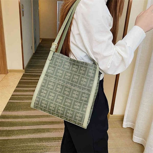 hong kong style flower large capacity tote fashion fact leisure class out armpit shoulder bag factory store online
hong kong style flower large capacity tote fashion fact leisure class out armpit shoulder bag factory store online