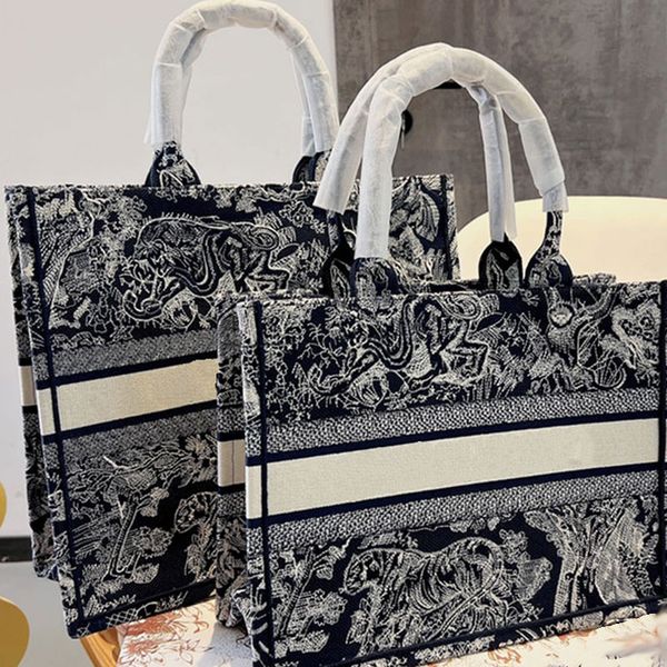 embroidered shopping bags classic tote bags designer old flower handbags high-quality three-dimensional colors new animal pattern elements l
embroidered shopping bags classic tote bags designer old flower handbags high-quality three-dimensional colors new animal pattern elements l