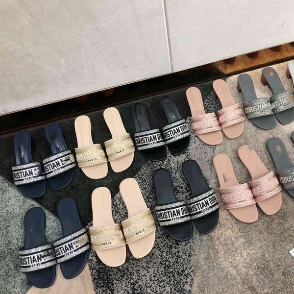 class d spring new show jacquard embroidery wear thick heel satin sandals 2022 trendy fashion design ladies slippers, Black
class d spring new show jacquard embroidery wear thick heel satin sandals 2022 trendy fashion design ladies slippers, Black