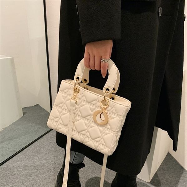 fashion handbag design women's bag brand wallet female style new lingge embroidered thread portable messenger princess large capacity p
fashion handbag design women's bag brand wallet female style new lingge embroidered thread portable messenger princess large capacity p