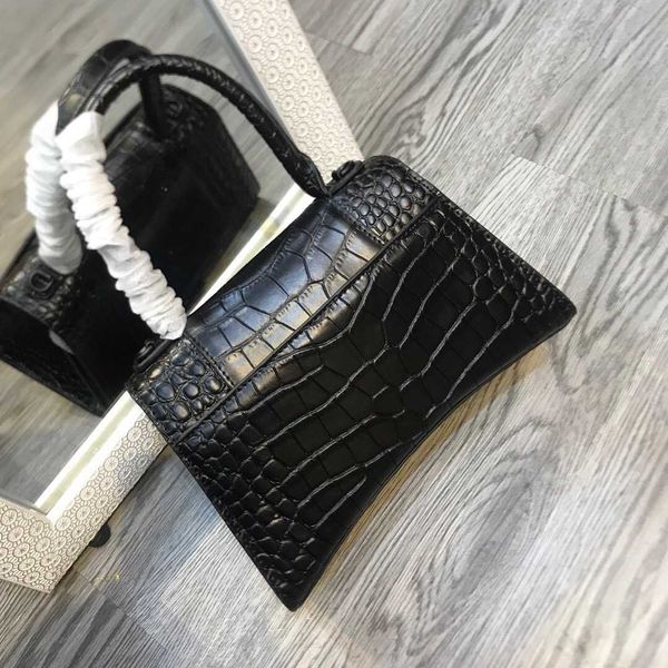 luxury bags classical hourglass shape crocodile handbag flap chain shoulder bag handbag women shopping wellt messenger bag purse
luxury bags classical hourglass shape crocodile handbag flap chain shoulder bag handbag women shopping wellt messenger bag purse