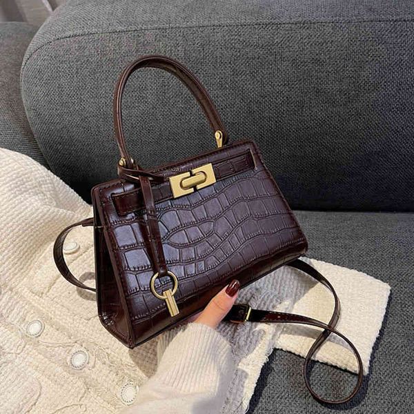 ladies fashion personality trend new brand bag wholesale small temperament women's and winter portable one shoulder square
ladies fashion personality trend new brand bag wholesale small temperament women's and winter portable one shoulder square