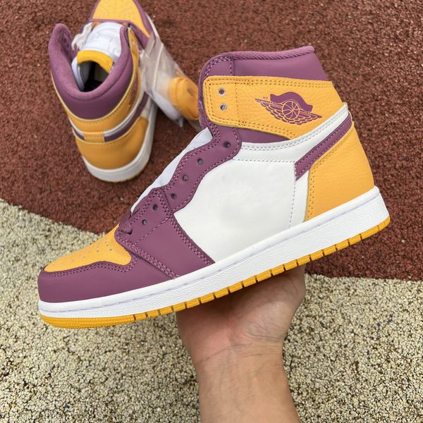 designer shoes authentic 1 high og brotherhood basketball university gold light bordeaux white 1s authentic men sports sneakers
designer shoes authentic 1 high og brotherhood basketball university gold light bordeaux white 1s authentic men sports sneakers