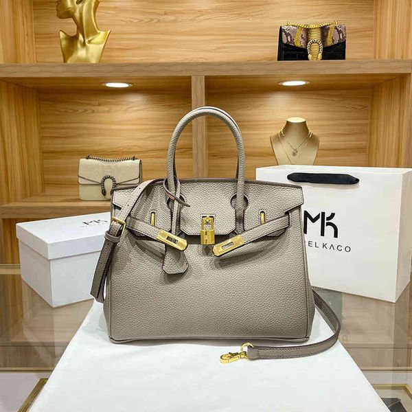 purses outlet women's 2022 new women's litchi pattern high-capacity messenger sling one shoulder portable bag
purses outlet women's 2022 new women's litchi pattern high-capacity messenger sling one shoulder portable bag