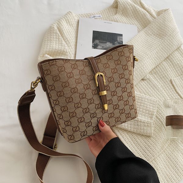 new designer bags 2022 small fresh casual bucket lady temperament korean fashion ins style women's one shoulder messenger
new designer bags 2022 small fresh casual bucket lady temperament korean fashion ins style women's one shoulder messenger