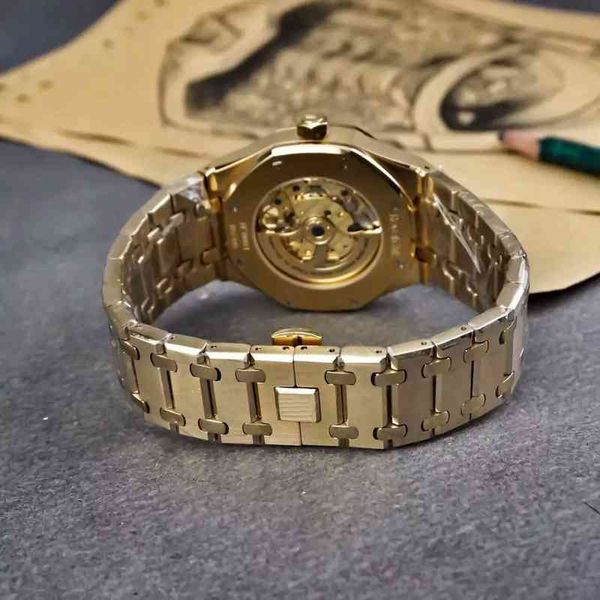 wristwatches the ultimate beauty of mens wrist watch. black dial with a flywheel design. full automatic mechanical movement, Slivery;brown
wristwatches the ultimate beauty of mens wrist watch. black dial with a flywheel design. full automatic mechanical movement, Slivery;brown