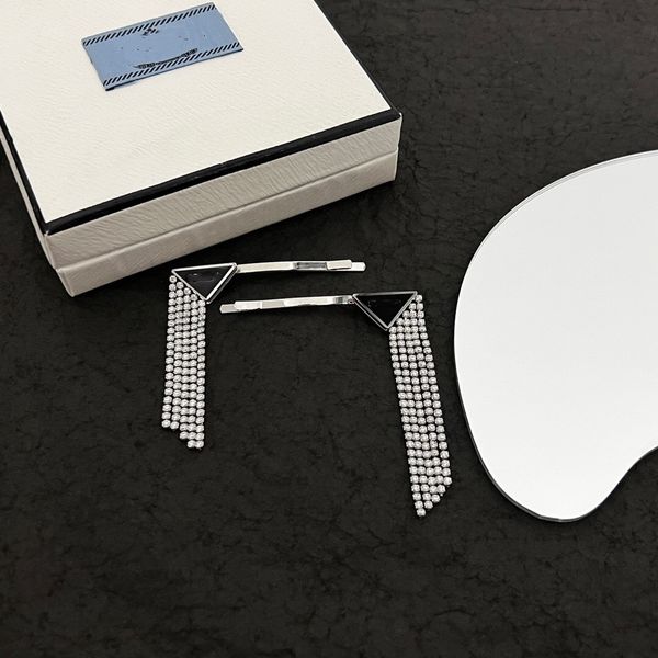 2022 korean triangular letters hair clips & barrettes rhinestone tassel niche personality hair accessories women fast delivery, Golden;silver
2022 korean triangular letters hair clips & barrettes rhinestone tassel niche personality hair accessories women fast delivery, Golden;silver