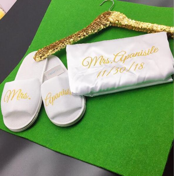 customize name date gold wedding bridesmaid bride lingerie satin silk pajamas slippers hanger sleeper robes kimonos gowns gifts 220621, Black;red
customize name date gold wedding bridesmaid bride lingerie satin silk pajamas slippers hanger sleeper robes kimonos gowns gifts 220621, Black;red