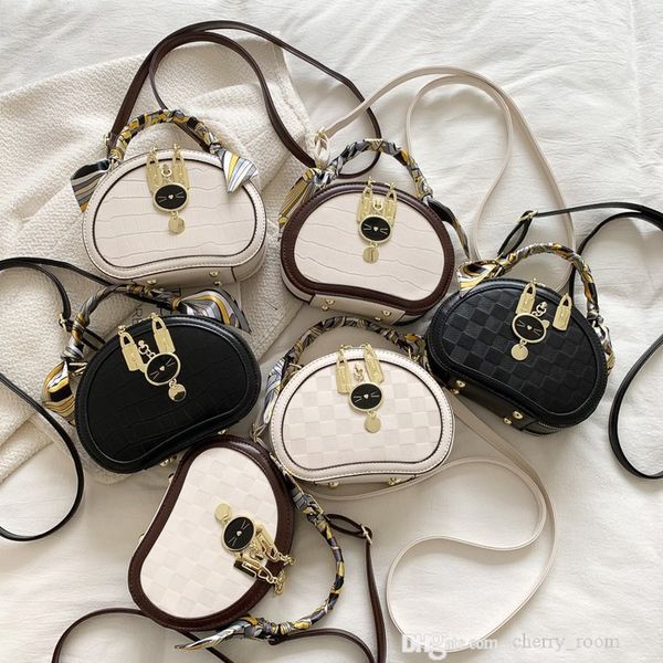 cute girls cartoon handbags 2022 fashion woman cat silk scarves single shoulder bags portable ribbon simple small round bag f1230, Black
cute girls cartoon handbags 2022 fashion woman cat silk scarves single shoulder bags portable ribbon simple small round bag f1230, Black